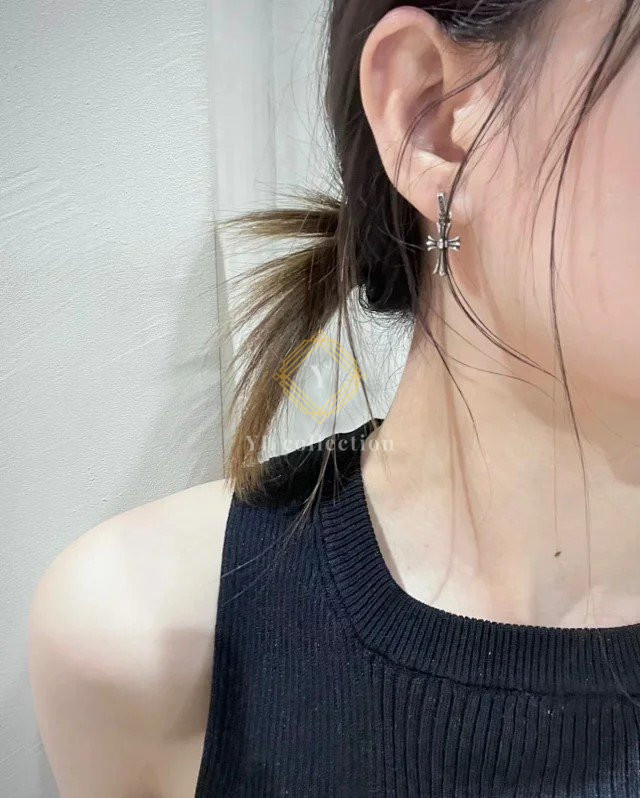 크롬하츠 베이비 팻 크로스 드롭 이어링